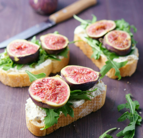 figs on bruschetta